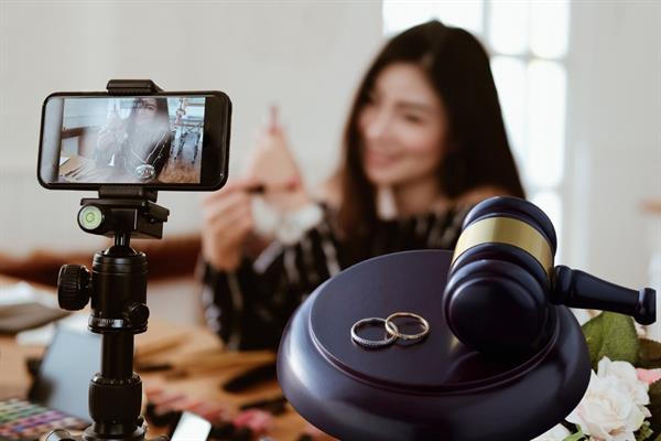 'Instagram fenomeniyim' diyerek mahrem fotoğrafları paylaştı, Yargıtay boşanma davasında kadını kusurlu buldu