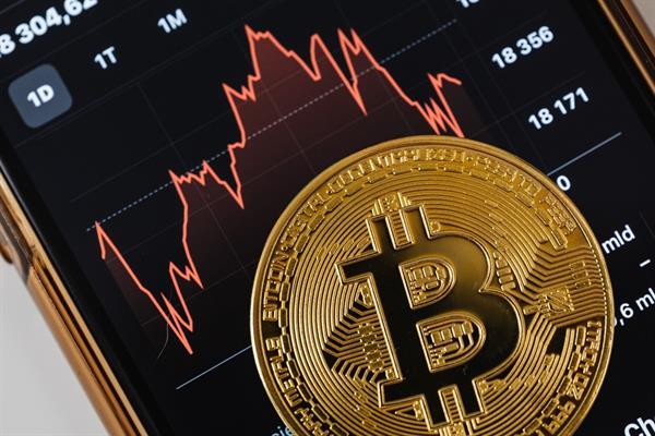 Jeopolitik gerilim ve faiz baskısı kripto piyasasını vurdu, Bitcoin yüzde 33, Ethereum yüzde 47 değer kaybetti