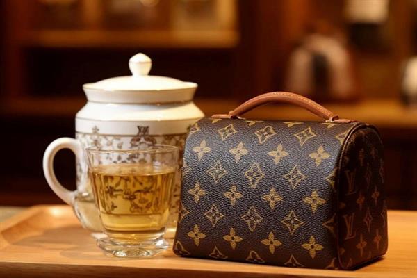 Louis Vuitton başvurdu çay zinciri Molly Tea cezayı yedi