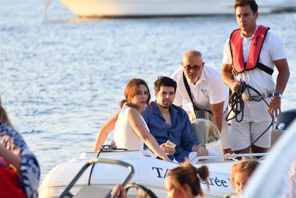 Pırıl Çetindoğan ile eşi Gökhan Kokuludağ çiftinin Türkbükü'nde romantik akşamı