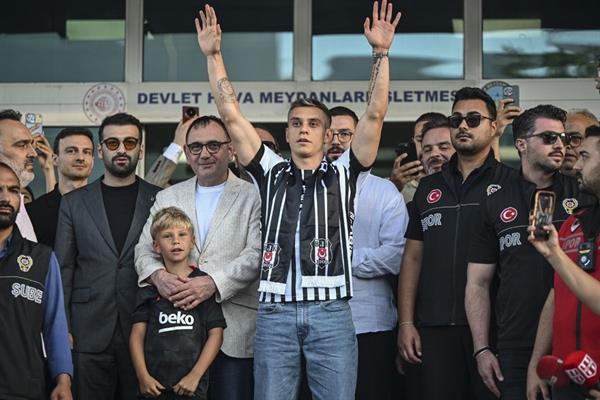 Beşiktaş'ın yeni transferi Leandro Trossard, İstanbul'a geldi