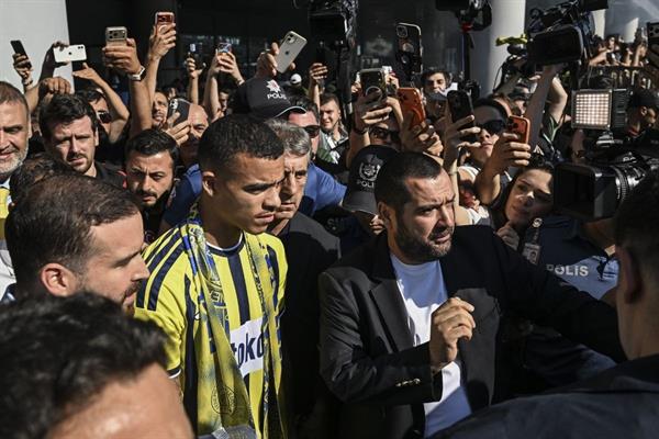 Fenerbahçe'nin yeni transferi Mason Greenwood'a coşkulu karşılama