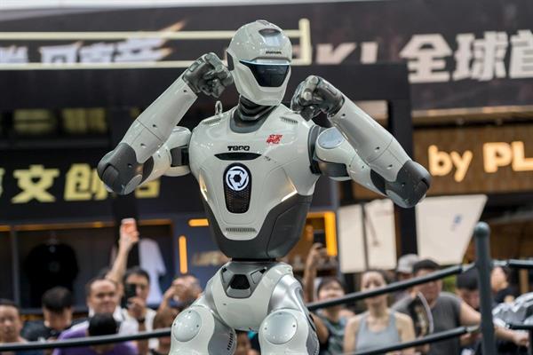 Çin'de dünyanın ilk insansı robot dövüş turnuvası düzenlendi
