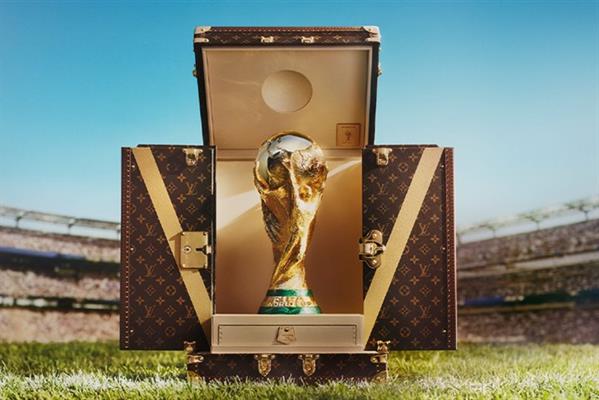 Louis Vuitton, 2026 FIFA Dünya Kupası için tasarladığı özel kupa sandığını ve yeni koleksiyonunu tanıttı