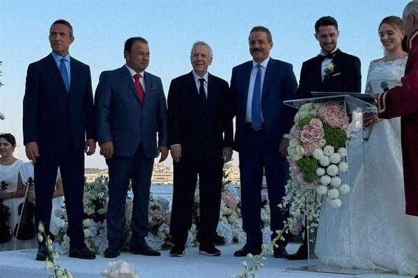 Aziz Yıldırım ve Ali Koç, Fenerbahçeli futbolcu İsmail Yüksek'in nikâh şahidi oldu