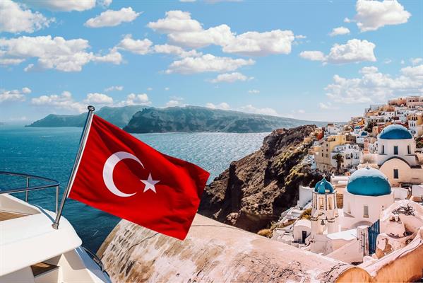 Yunan adaları Türk bayraklı yatlarla dolu