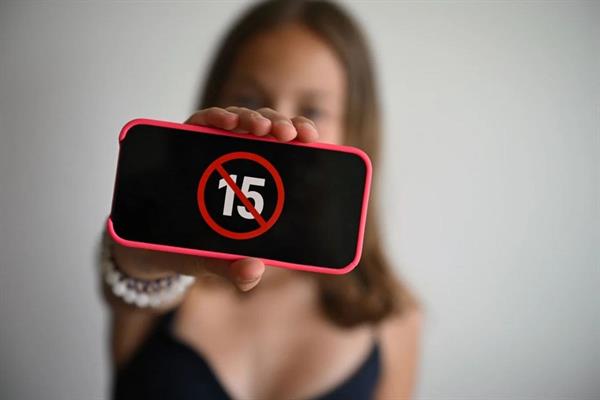 Fransa, 15 yaş altı çocukların sosyal medya erişimini yasakladı