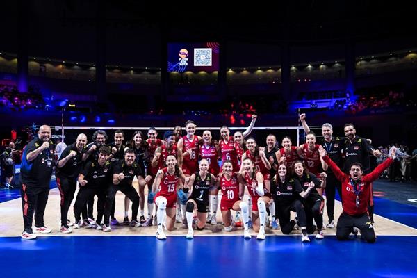 Filenin Sultanları FIVB Milletler Ligi'nde finalde