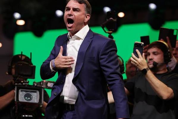 Eski Brezilya Devlet Başkanı Jair Bolsonaro'nun oğlu Senatör Flavio Bolsonaro cumhurbaşkanı adayı oldu