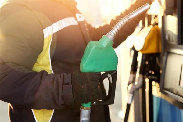 Motorinde 'kademeli ÖTV' uygulamasıyla 9 lira indirim oldu