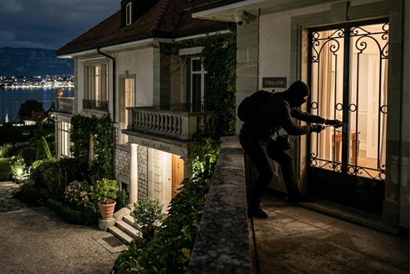 Cenevre'de zenginler seri soygunlardan bıktı, ultra zenginlerin villalarına ev baskınları