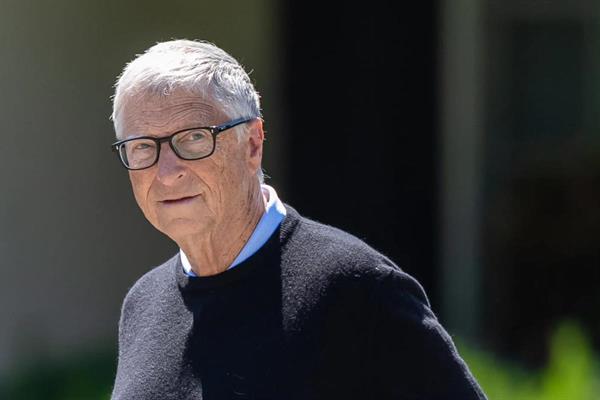 Bill Gates'ten yapay zekayla ilgili 'Bazı meslekler insanlara ayrılmalı' uyarısı