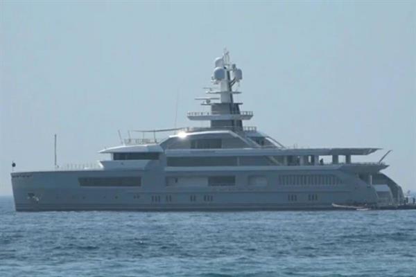 Rus milyarderin 250 milyon dolarlık mega yatı 'Cloudbreak' Kuşadası'nda