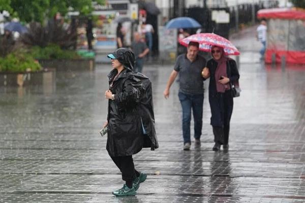 İstanbul yarın yağışlı sistemin etkisi altına girecek