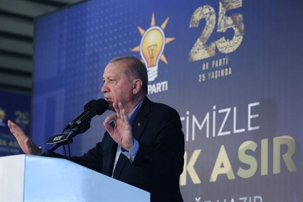 Cumhurbaşkanı Erdoğan memleketi Rize'de konuştu, 'Cephe siyasetinden kurtulmalıyız' mesajı verdi