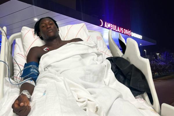 İstanbulspor oyuncusu Elvin Mendy deplasman dönüşü takım otobüsünde rahatsızlandı, anjiyo oldu
